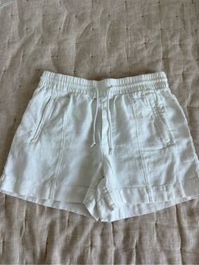 Athleta Retreat Linen Shorts in White Size 6